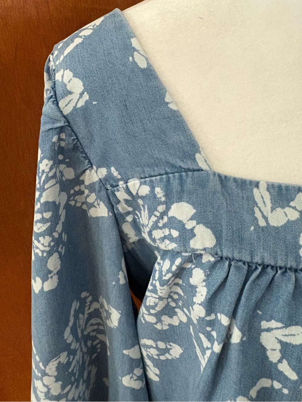 Small Caslon Blue White Floral Square Neck Chambray Top - Picture 5 of 13